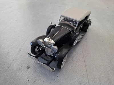 Duesenberg, Cabriolet, schwarz, 1934, Dach weiß, 1:18, Signature Models - Bild 1 von 4