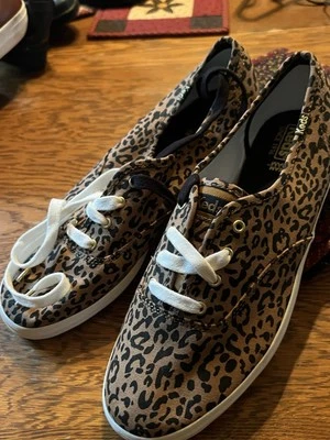 Nuevo 9,5 W. Adorables zapatillas Keds Champion. Ya no se vende. $50 Envíos Gratis Foto 1 de 4