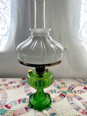Керосиновое масло Aladdin 1935-36 КОРИНФСКИЙ ЗЕЛЕНЫЙ с белым оттенком латунная горелка и кольцо - Изображение 1 из 4