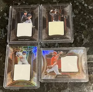 Lotto di (4) Reliquie Maglia Esordiente Panini Immacolata 2021 - Foto 1 di 1