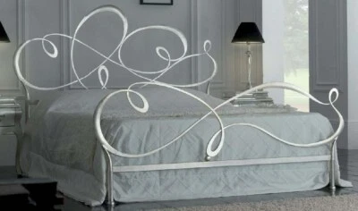 LETTO MATRIMONIALE IN FERRO BATTUTO IN VERA FOGLIA ARGENTO O LACCATI (FLO) - Immagine 1 di 4