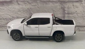 *BRAND NEW* Welly 1:24 Diecast Car Mercedes-Benz X-Class White Truck SUV  Wagon - Picture 1 of 4