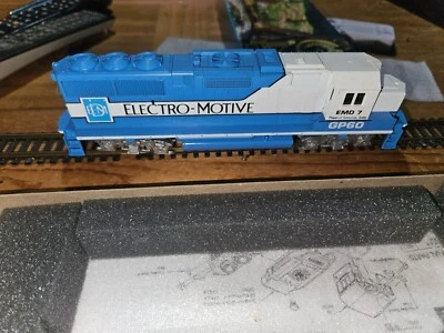 ATHEARN ELECTRO MOTIVE GP60 DIESEL, RUNS GREAT SEE VIDEO, HO GUAGE - Image 1 of 4