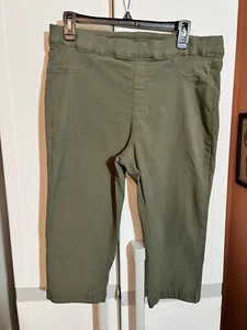Pantalone Erika verde militare crop taglia L - Foto 1 di 1