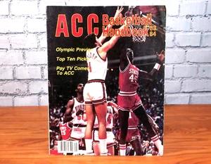 MANUALE BASKET ACC 1983 1984 vintage Michael Jordan Len Bias UNC UVA Duke - Foto 1 di 6
