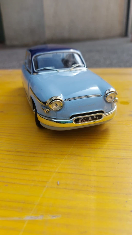 Modellino auto scala 1:18 PANHARD PL17 diecast modellismo da collezione solido - Immagine 1 di 4