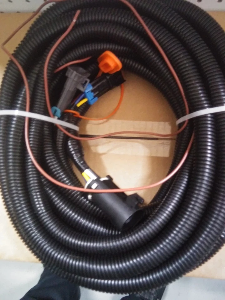 SALT DOGG MAIN HARNESS - Image 1 of 1