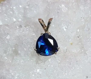 Massiver 14kt Weißgold königsblauer Saphir Billionen Anhänger ~ 2,5 Karat ~ ATEMBERAUBEND - Bild 1 von 9