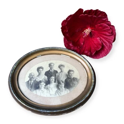 Antiguo marco ovalado de madera con retrato de familia eduardiana foto de reliquia del siglo XIX Foto 1 de 4