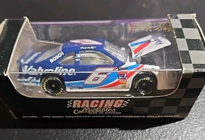 Capucha abierta Mark Martin Valvoline RCCA Thunderbird 1/64 1995 1 de 10000 Foto 1 de 2