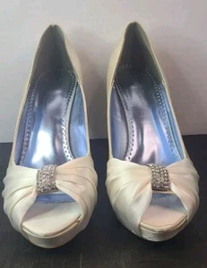 Davids Bridal Diana Women's Pleated Peep Toe Satin Ivory Slip On Rhinestone 8.5M - Picture 1 of 24