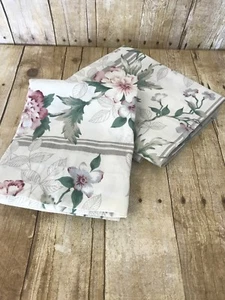 Vintage Springs Lot of 2 King Shams Pillowcase White Green Pink Flowers Floral - Picture 1 of 9