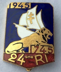  INSIGNE ANCIEN  MILITAIRE DU 24e RI 1945 PAR ARTHUS BERTRAND - Picture 1 of 2