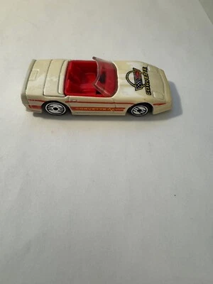 1988 Hot Wheels Ultra Hots 1:64 заказной кабриолет Chevy Corvette белый - Изображение 1 из 4