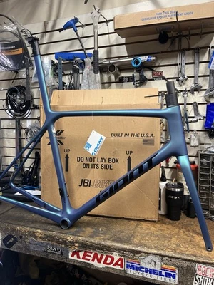 2021 Giant TCR SL Advanced SL Disc (Wireless Shifting Only) Frame & Fork Size XL - Image 1 of 4