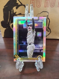 2025 Topps Chrome Baseball - Refractor - #212 Dylan Cease - San Diego Padres - Picture 1 of 2