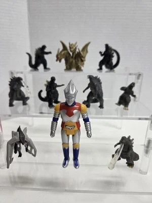 Godzilla vs. Kong MUTO Atom 2-Inch Model Toy Set - Image 1 of 4