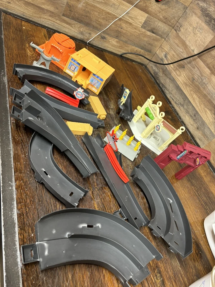 Piezas de repuesto de resortes de radiador de carreras de Disney Cars Foto 1 de 4