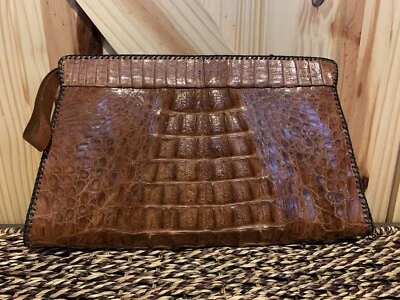 Bolsa de mão vintage marrom crocodilo jacaré crocodilo década de 1940 costurada no chicote - Imagem 1 de 4