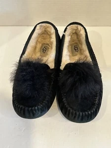 UGG MOCCASINS BLACK SUEDE FRONT PUFF  SLIPPERS  SHOES FLATS SZ 8 - Picture 1 of 7