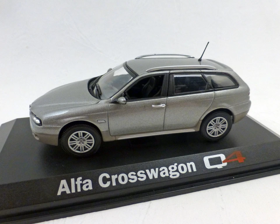 Alfa Romeo "Crosswagon" Q4, Gris-Met. 1:43, NOREV Foto 1 de 1