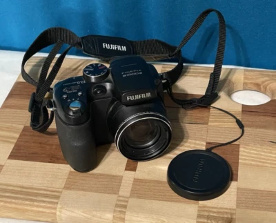 Fujifilm FinePix S Series S1000fd 10.0MP Digital Camera: Black, For Parts - Image 1 of 4