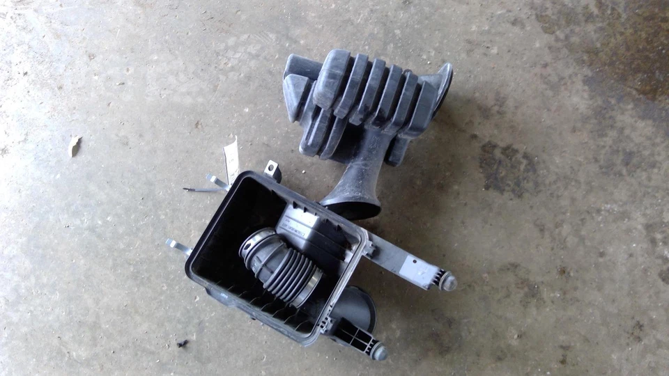 Conjunto de filtro de aire usado se adapta a: Chevrolet Malibu 2009 2,4 L VIN 0 octavo dígito opcional L Foto 1 de 4