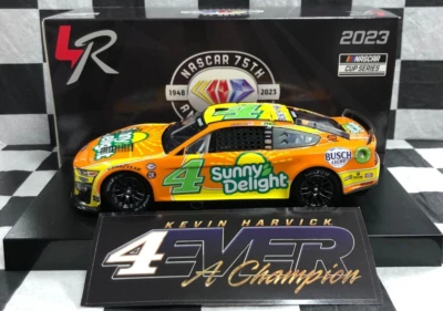 Kevin Harvick #4 Soleggiato Divertire Throwback 2023 Mustang 1:24 Scala - Immagine 1 di 4