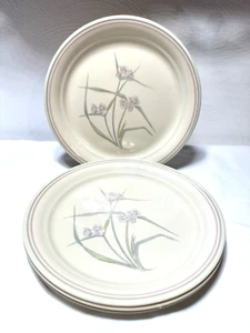 Lot of 4 Corelle "Spring Pond Floral" Pattern 8-1/2" Luncheon / Salad Plates - Picture 1 of 6