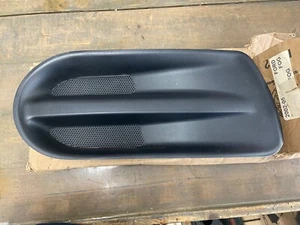 02-03 FORD EXPLORER FRONT RIGHT PASSENGER BUMPER OUTER GRILLE BLACK W/O FOG HOLE - Picture 1 of 3