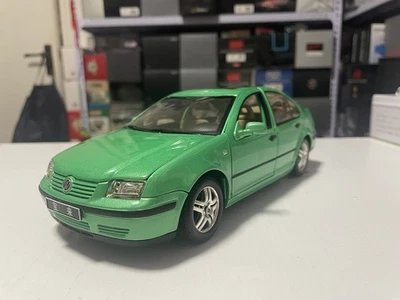 Original 1:18 Volkswagen BORA 2004 1.8T verde esmeralda modelo de coche antiguo  Foto 1 de 4
