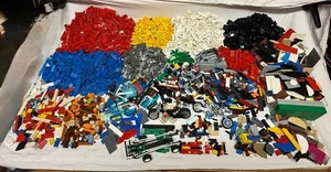 Casi 11 kilos de piedras LEGO - en su mayoría bien conservadas - algo preordenadas - - Imagen 1 de 5