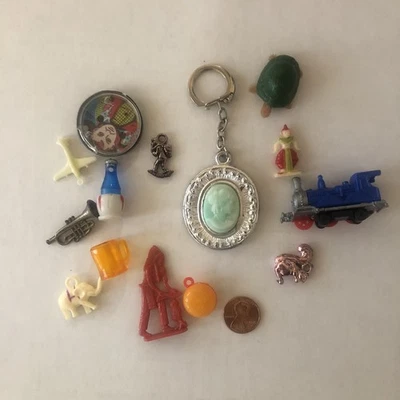 Lote De Colección De 14 Mini Juguetes Mixtos Crackerjack Gumball Premios Celuloide Foto 1 de 4