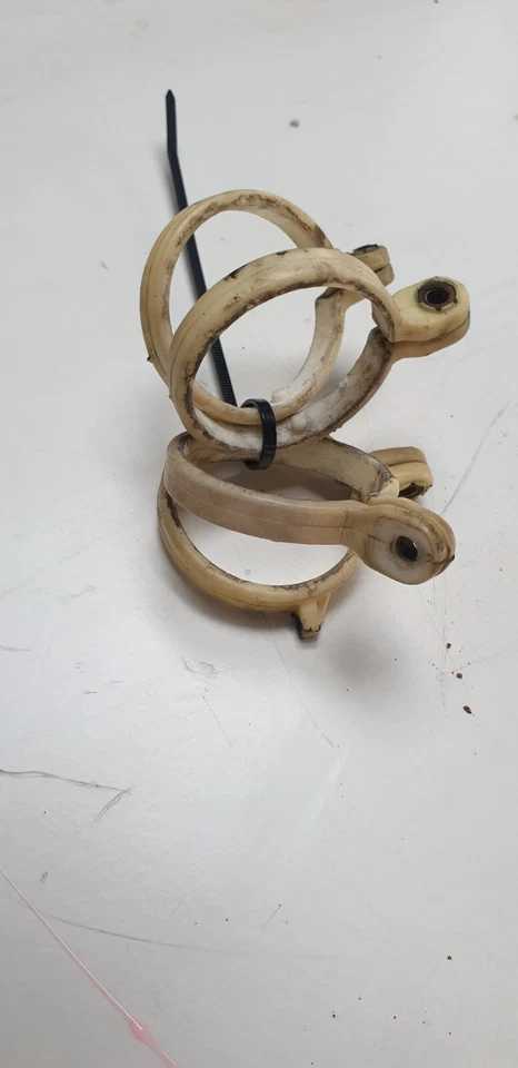 DUCATI ST2 ST3 ST4 97-07 900SS IE MONSTER 916 748 ? MUDGUARD MOUNTS BRACKETS - Image 1 of 1