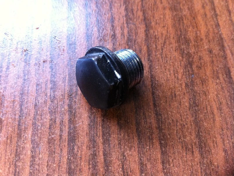 Tornillo de ventilación del cigüeñal para Suzuki GS 550 M Katana Foto 1 de 1