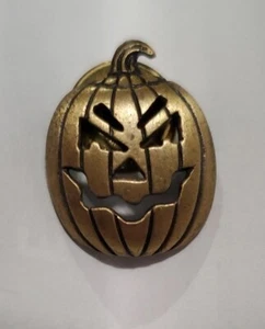 Jack O Laterne Kürbis Brosche Halloween goldfarben und schwarze Anstecknadel - Bild 1 von 2