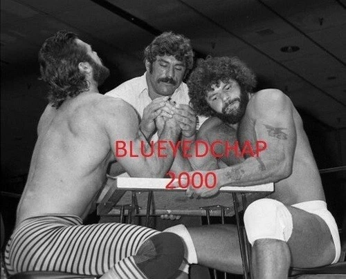 ФОТОГРАФИЯ РЕСТЛЕРА РИКА ГРУДА И БИЛЛИ ДЖЕКА ХЕЙНСА 8 X 10 РЕСТЛИНГ NWA WWF - Изображение 1 из 1