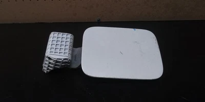 15 16 17 18 19 HYUNDAI SONATA FUEL FILLER DOOR WHITE OEM 69510-C2000 - Image 1 of 4