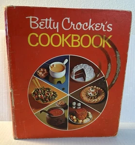 VTG 1972 Betty Crocker’s Cookbook Red Pie Cover 5 Ring Binder HC 13th Printing - Picture 1 of 14