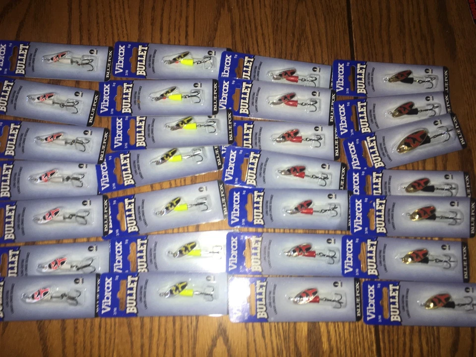 蓝色狐狸 VIBRAX 子弹旋转器 = 3/16 盎司 = = 28 件装带 4 个彩色鱼饵 — 第 1/1 张图片