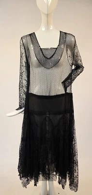 1920 年代黑色瑞士圆点网 LILLY OF THE VALLEY PATTERN 丝绸连衣裙 — 第 1/4 张图片