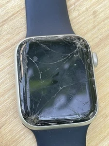 Apple Watch Series 5 44mm Per Pezzi Di Ricam Cassa in alluminio color grigio - Zdjęcie 1 z 5