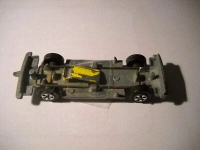 Chassis roues et porte gauche  1972 Majorette 210  VW K70 Volkswagen  1:60 - Photo 1/2