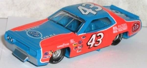 1/64 NASCAR LEGEND / RICHARD PETTY / 1972 DODGE CHARGER / CHAMPIONSHIP Race Car - Picture 1 of 3