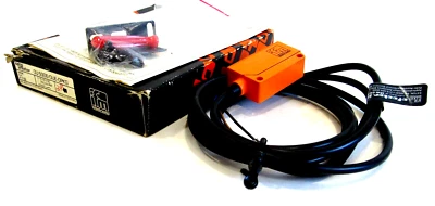 NEW IFM EFECTOR OU5006/OUE-DPKG PHOTOELECTRIC SENSOR OU5006OUEDPKG - Image 1 of 4