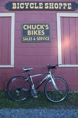 Bicicleta de grava híbrida deportiva de aleación rápida gigante mediana 24 velocidades Shimano Foto 1 de 4