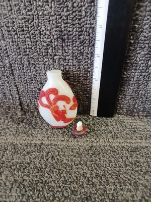 Botella de tabaco china vintage de vidrio blanco Foto 1 de 2