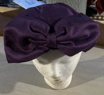 Vintage 1960's Womens Purple Pillbox Hat With Bow & Hat Combs Size 7.25 Plus - Image 1 of 4