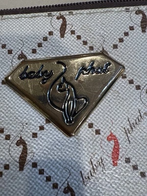 Cartera Baby Phat Cremallera Alrededor Blanco/Marrón Logo Estampado con Placa Dorada Logotipo Gato Foto 1 de 3