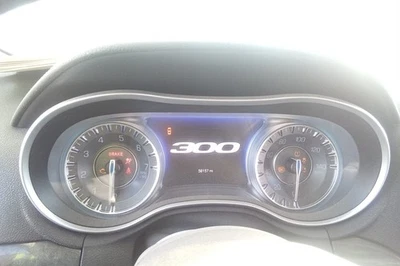 Cuadro medidor velocímetro 300 OE 2016 58 k millas Chrysler Foto 1 de 4